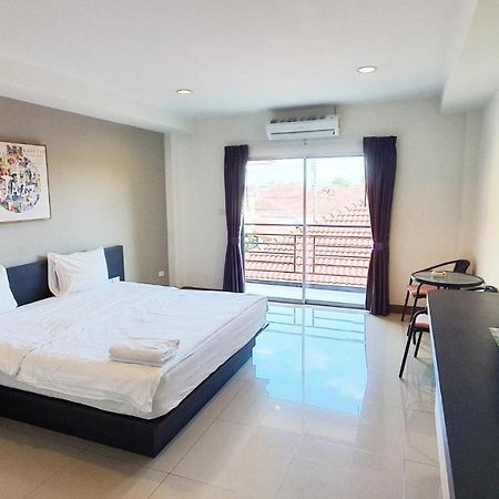 B Space Residence Nong Prue Bagian luar foto