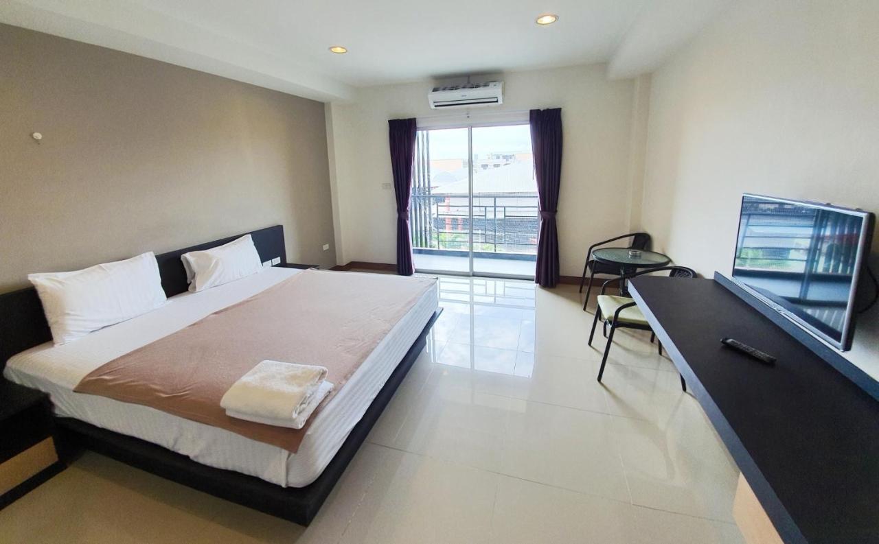 B Space Residence Nong Prue Bagian luar foto