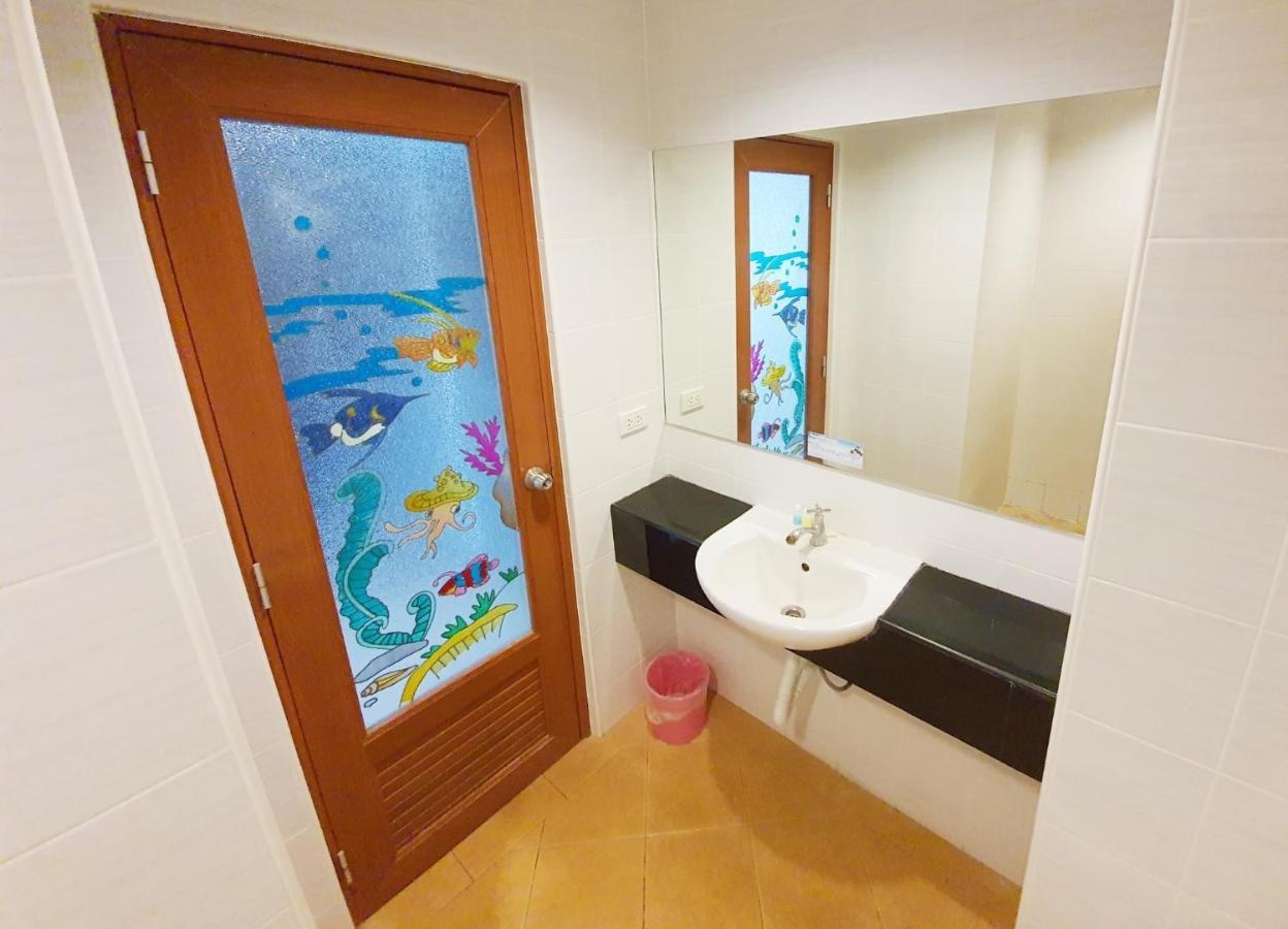 B Space Residence Nong Prue Bagian luar foto