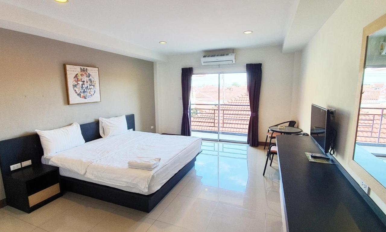 B Space Residence Nong Prue Bagian luar foto