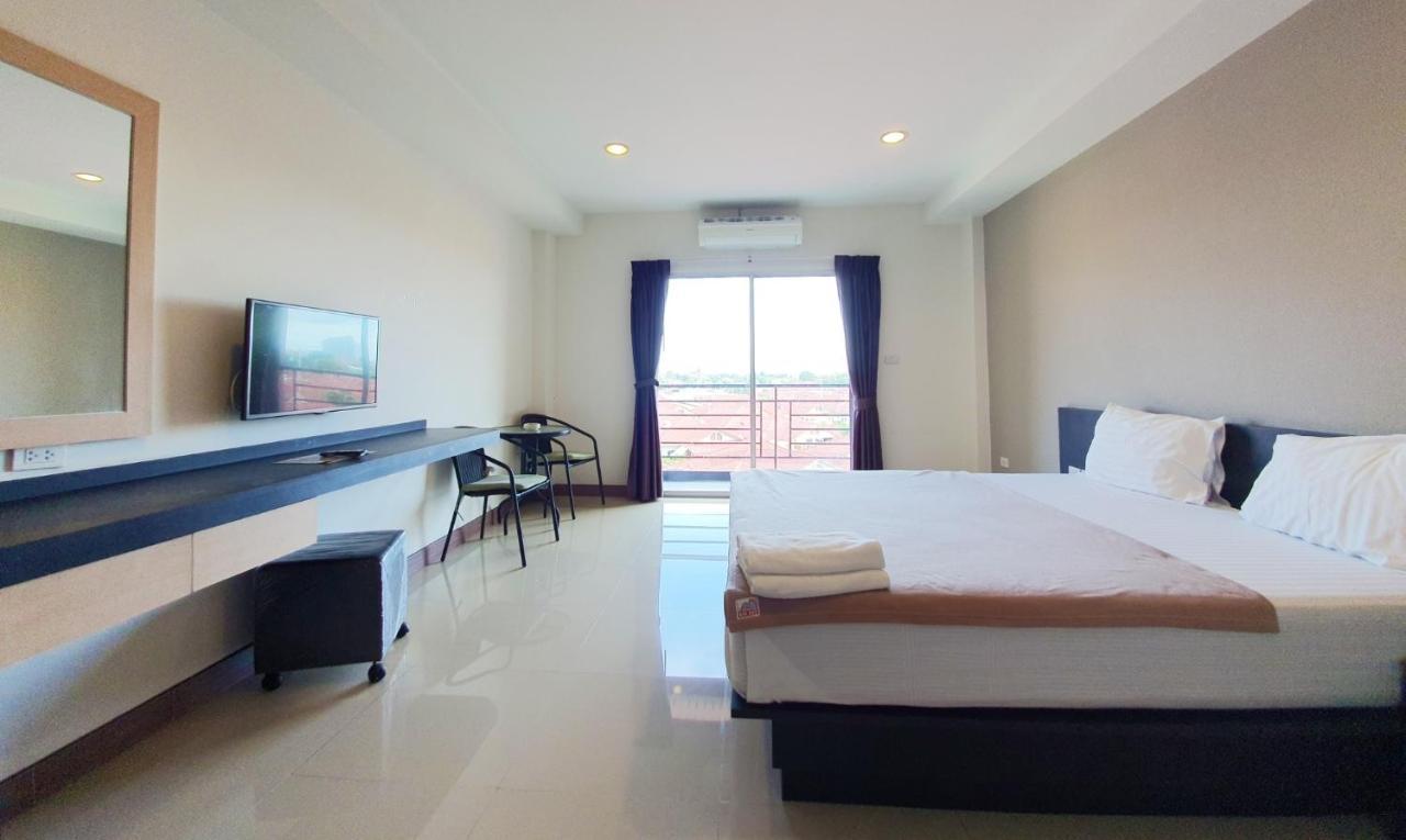 B Space Residence Nong Prue Bagian luar foto