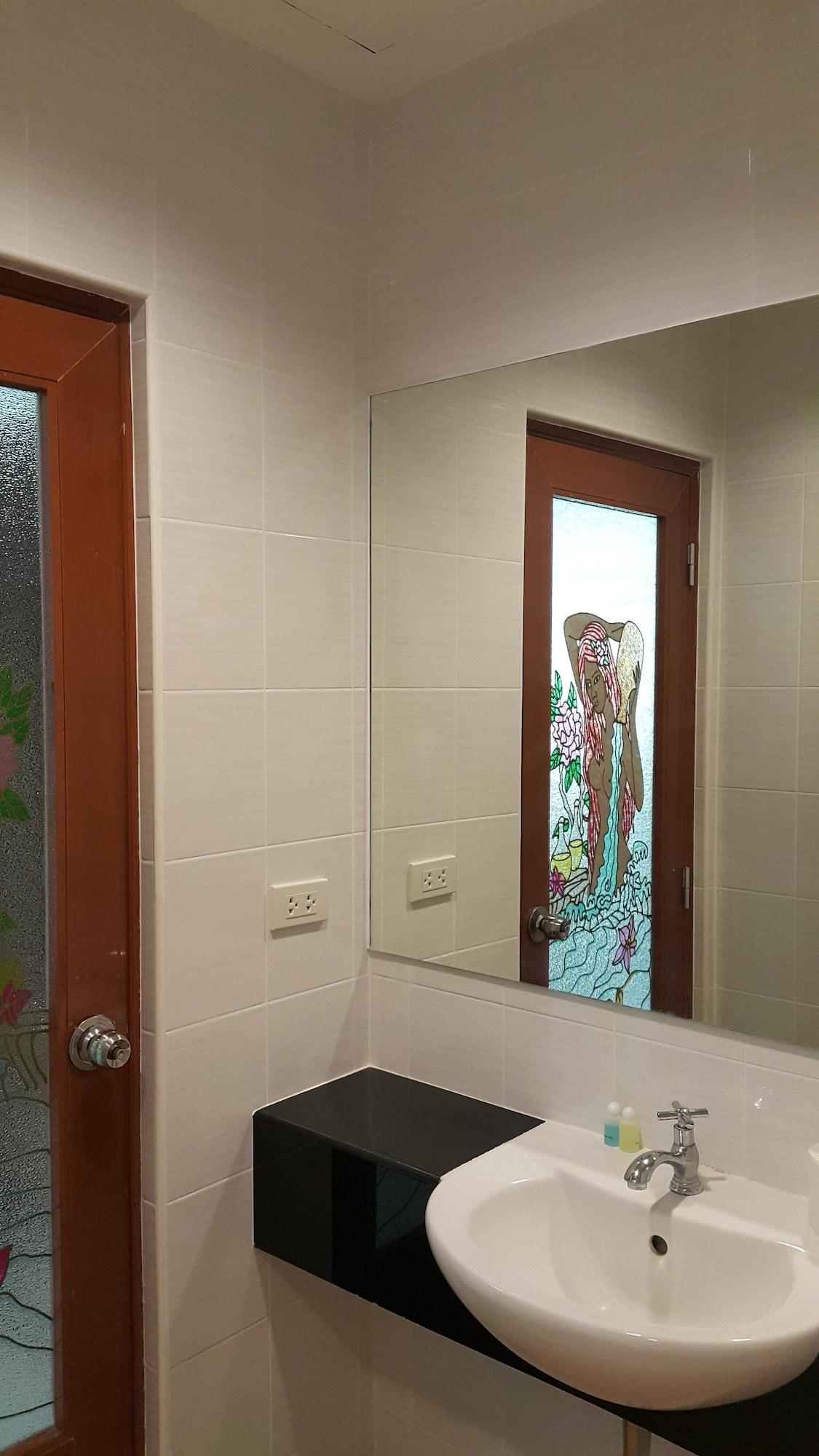B Space Residence Nong Prue Bagian luar foto