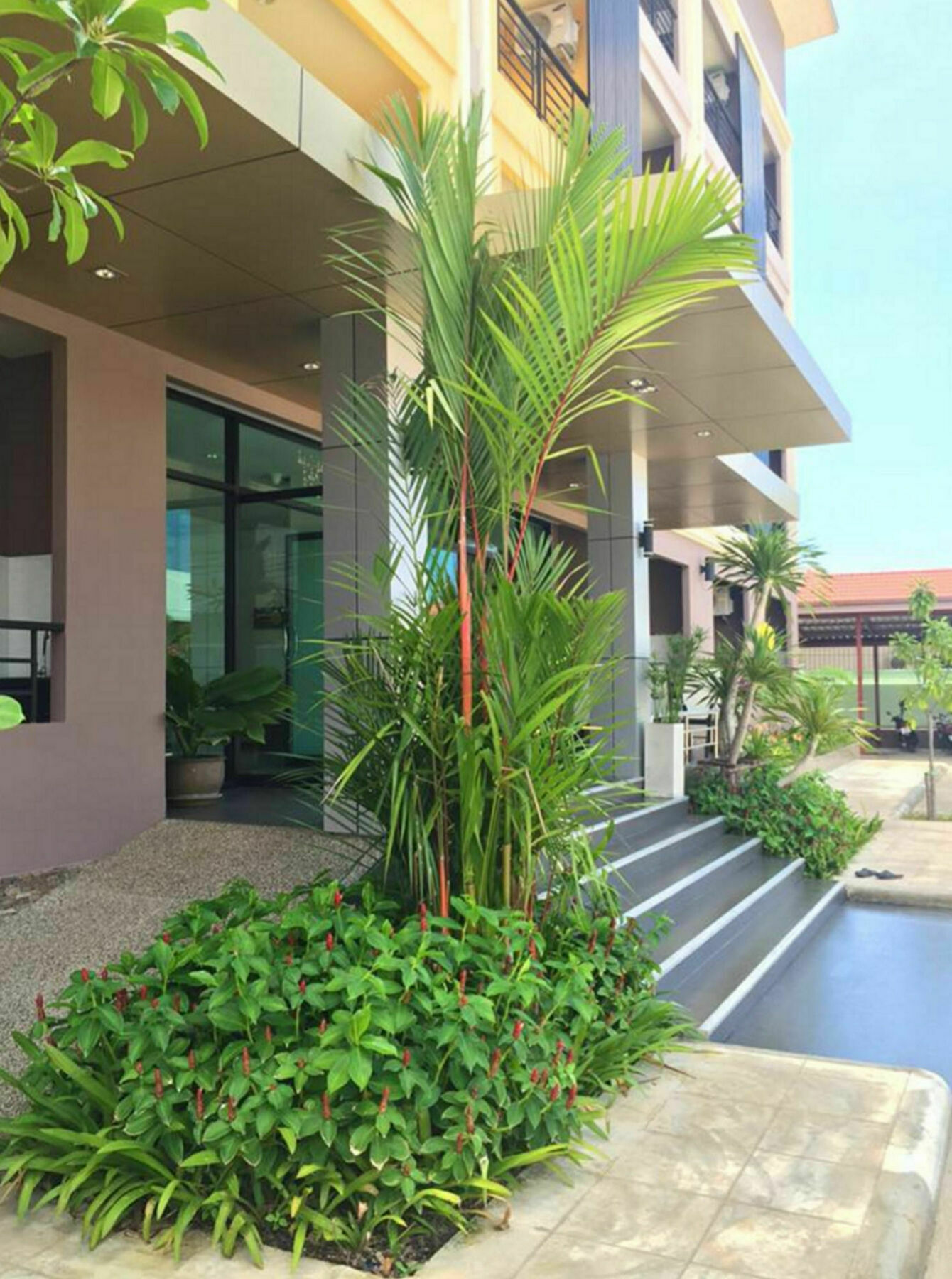 B Space Residence Nong Prue Bagian luar foto