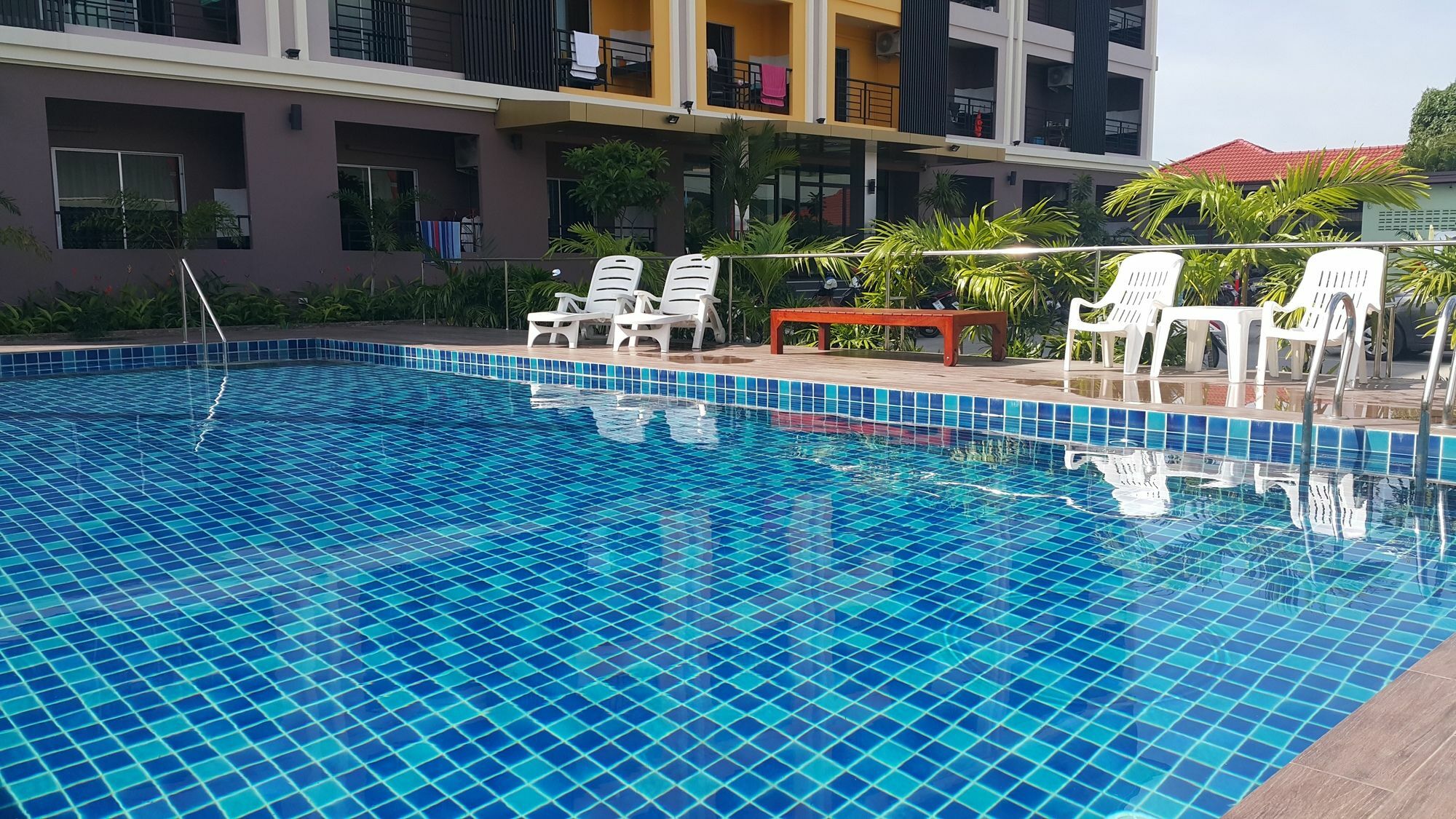 B Space Residence Nong Prue Bagian luar foto