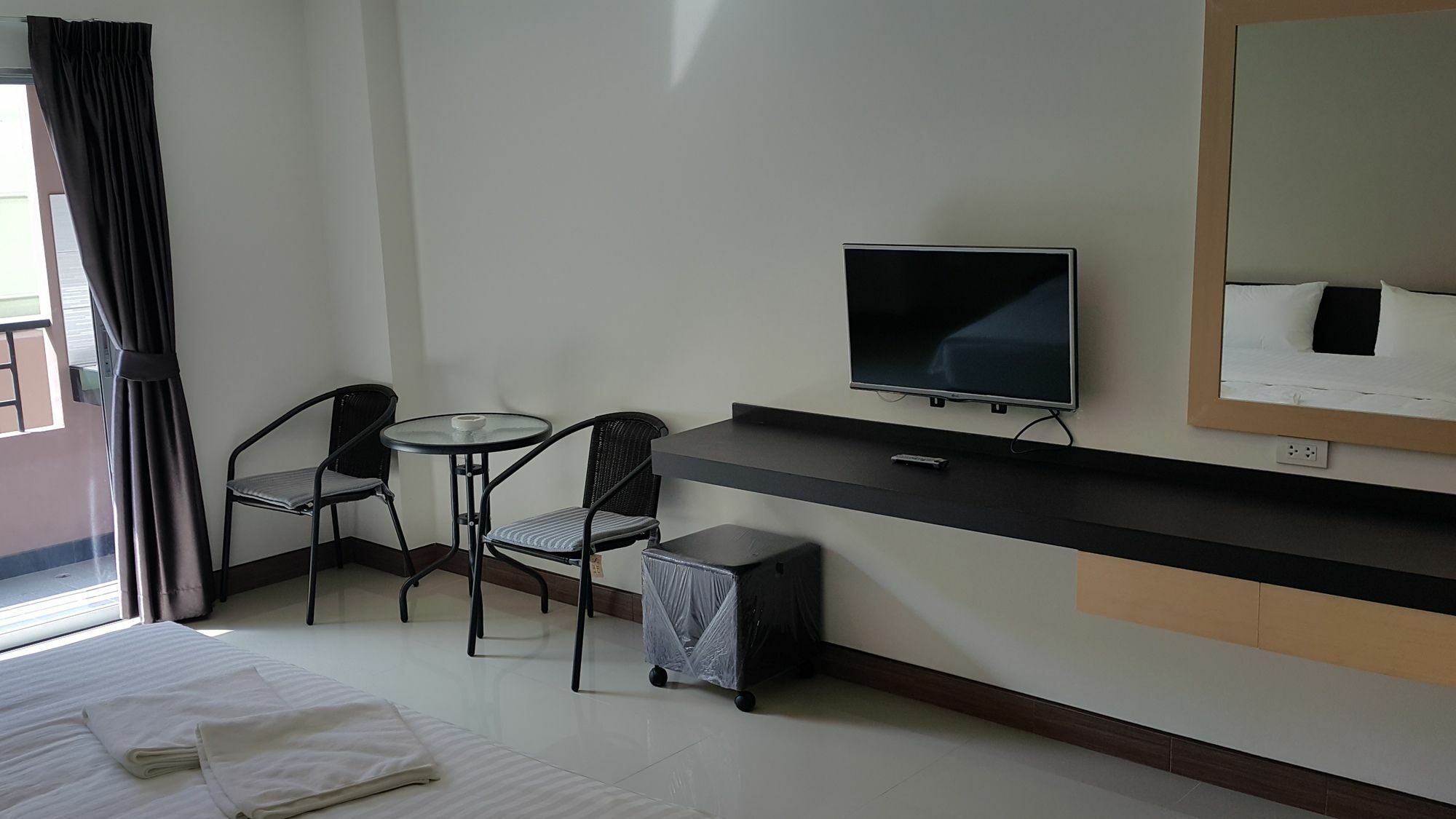 B Space Residence Nong Prue Bagian luar foto