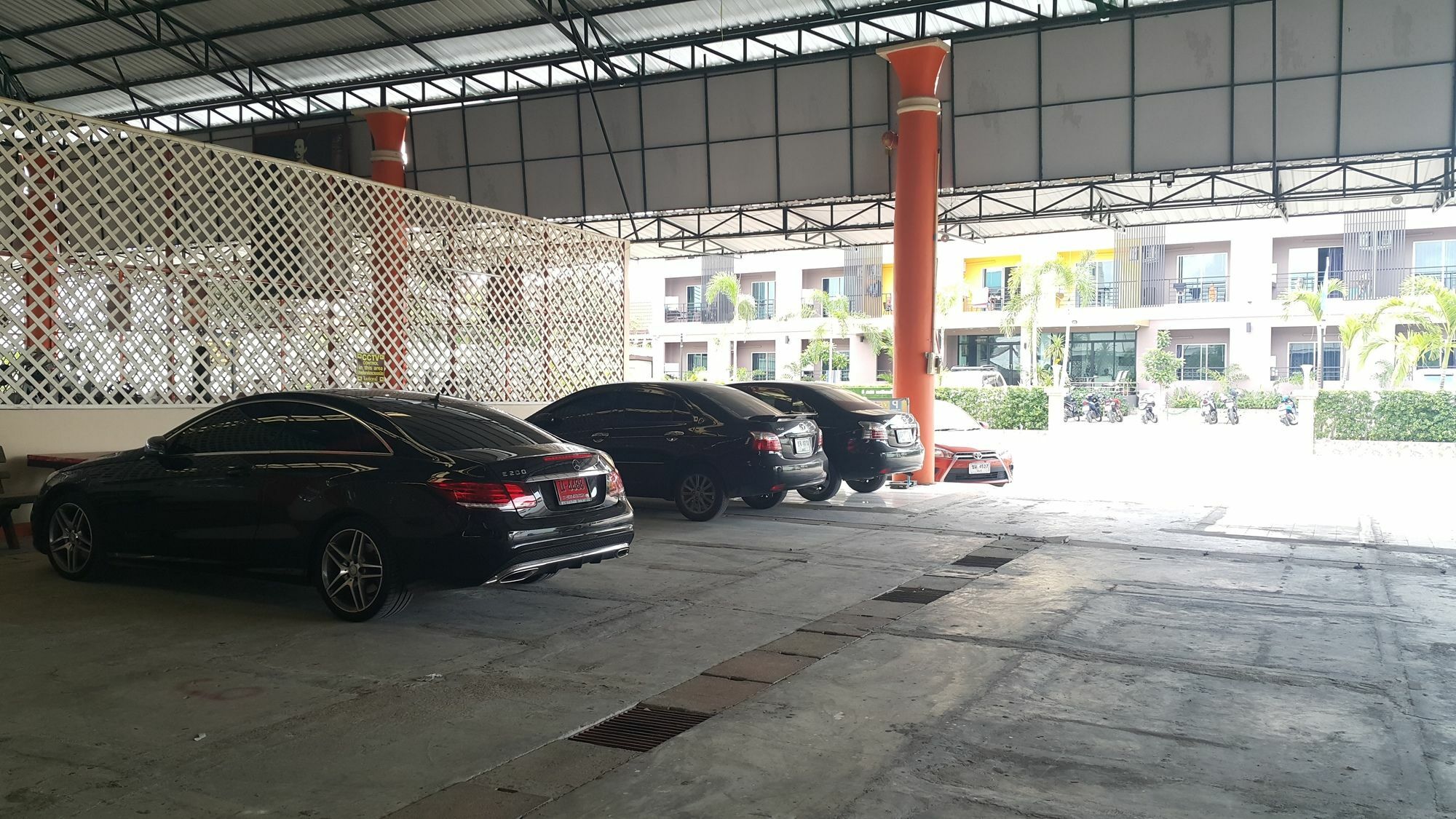 B Space Residence Nong Prue Bagian luar foto