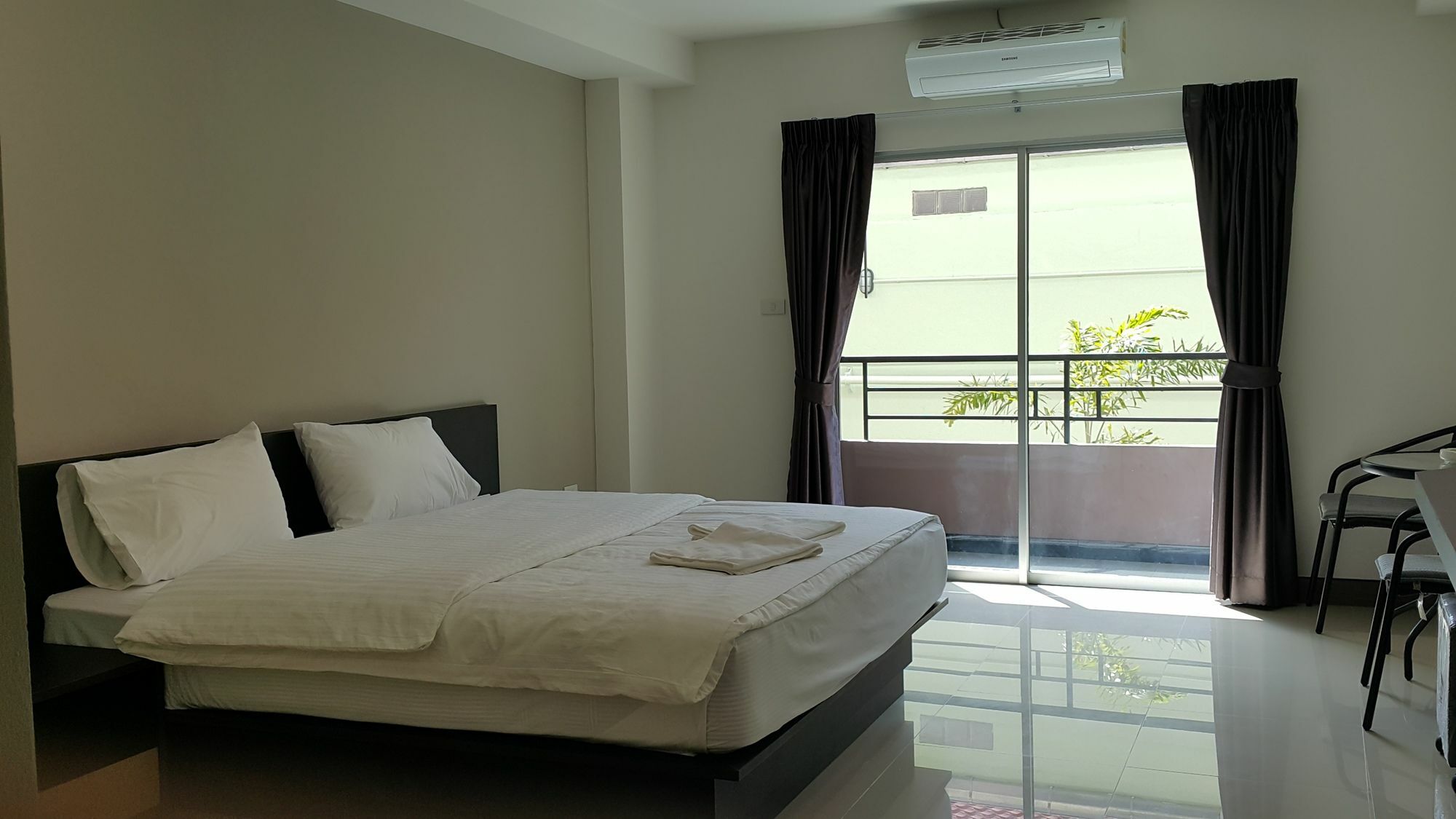 B Space Residence Nong Prue Bagian luar foto
