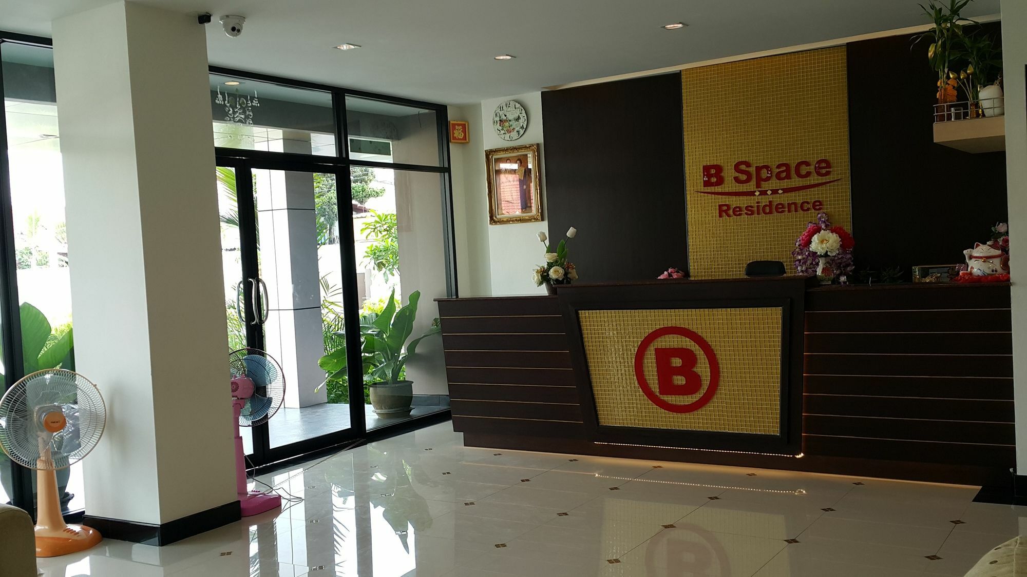B Space Residence Nong Prue Bagian luar foto