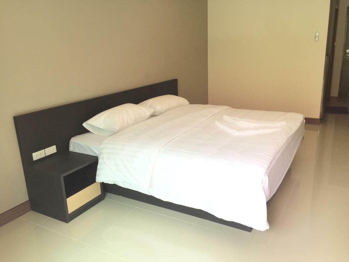 B Space Residence Nong Prue Bagian luar foto